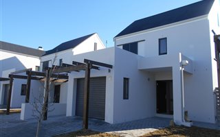 3 Bedroom House in Somerset West Central