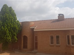 4 Bed House in Flora Park