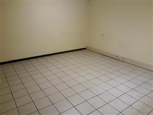 1690 m² Commercial space in Rossburgh