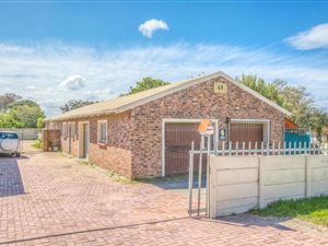 3 Bed House in Overbaakens