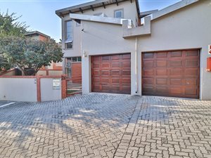 3 Bed Townhouse in Die Hoewes