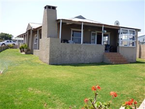 3 Bed House in Grotto Bay