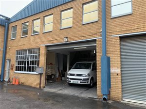 250 m² Industrial space in Strydompark