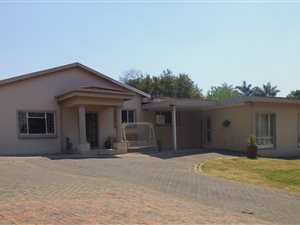 11 Bed House in Val de Grace