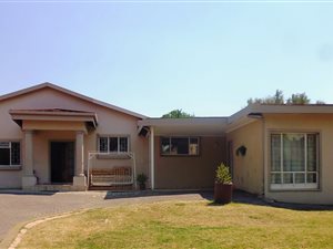 10 Bed House in Val de Grace