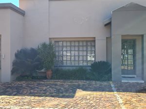 65 m² Commercial space in Rondebult