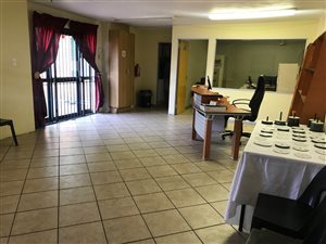 821 m² Industrial space in Gateway Industrial Park