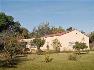 2.4 ha Farm in Rustenburg Central