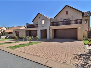 5 Bed House in Brooklands