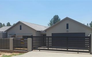 3 Bedroom House in Kameeldrift East