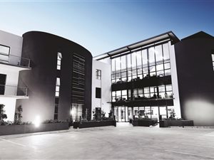 880 m² Office Space in The Willows