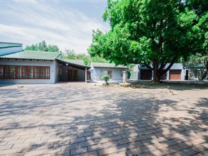 6 Bed House in Eikenhof