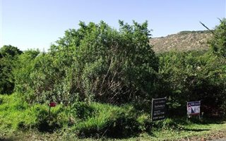 670 m² Land available in Meedingsride
