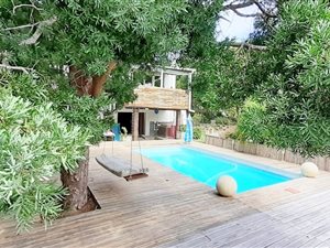 2 Bed House in Hunters Home