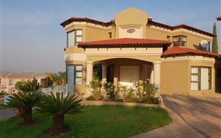 4 Bedroom House in Kosmos Ridge