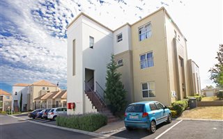 2 Bedroom Apartment in Vredekloof Heights