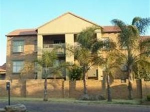 2 Bed Apartment in Die Hoewes