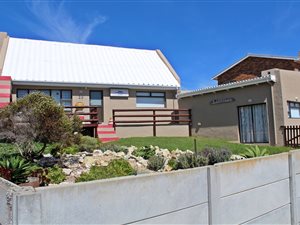 3 Bed House in Struisbaai