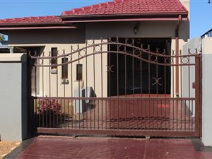 3 Bed House in Lindo Park
