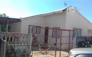 2 Bedroom House in Groenheuwel