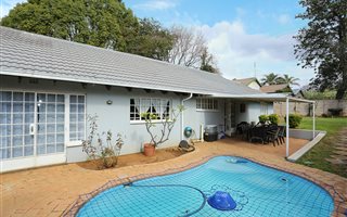 4 Bedroom House in Bromhof