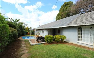 4 Bedroom House in Bromhof