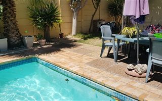 3 Bedroom House in Sunningdale