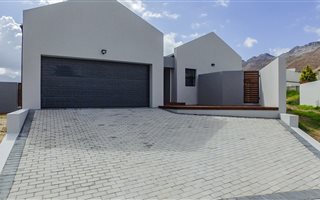 3 Bedroom House in Anchorage Park