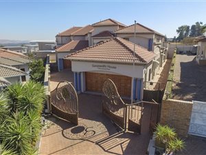 7 Bed House in Eagle Canyon Golf Estate