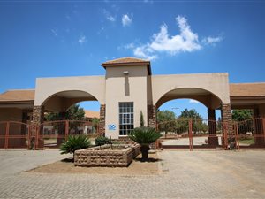 2 Bedroom Flat in Randfontein