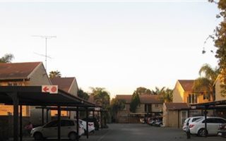 1 Bedroom Flat in Willow Park Manor