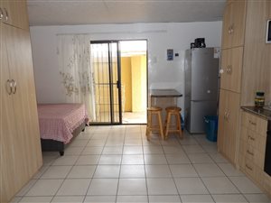 Bachelor apartment in Labram