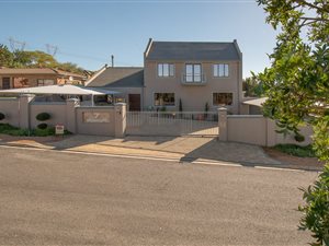 5 Bedroom House in Aurora