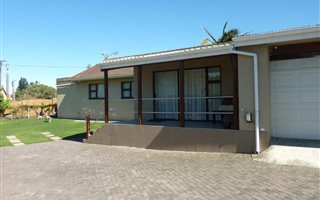 5 Bedroom House in Sunrise on Sea