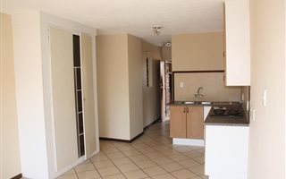 Bachelor apartment in Sagewood