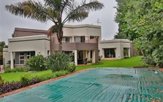 4 Bedroom House in Noordheuwel