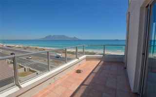 2 Bedroom Apartment in Bloubergstrand