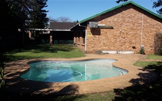 4 Bedroom House in Meerensee
