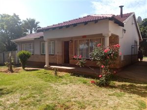 5 Bed House in Roodepoort North