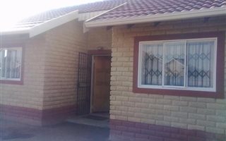 2 Bedroom House in Beverley Hills