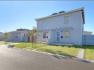 3 Bed Duplex in Blue Downs