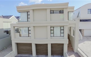 5 Bedroom House in Calypso Beach