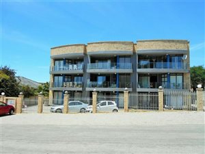 2 Bed Apartment in Jeffreys Bay