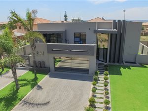 4 Bedroom House in Raslouw