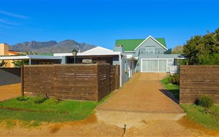 3 Bedroom House in Pringle Bay
