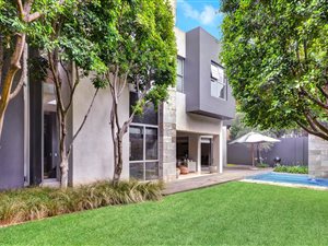 4 Bed House in Hyde Park