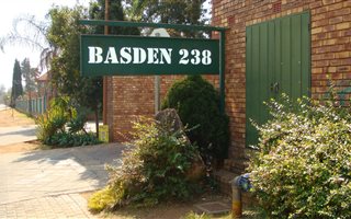 2 Bedroom Apartment in Die Hoewes
