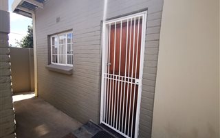 1 Bedroom Garden Cottage in Horison