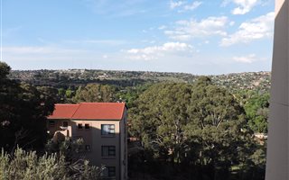 3 Bedroom Townhouse in Roodepoort Central