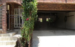 3 Bedroom Duet in Constantia Park